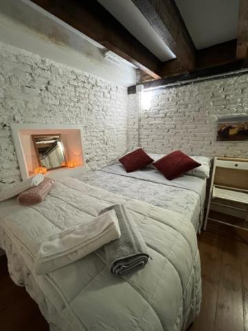 Airbhouse Private Rooms & Apartments เซบีญา ภายนอก รูปภาพ