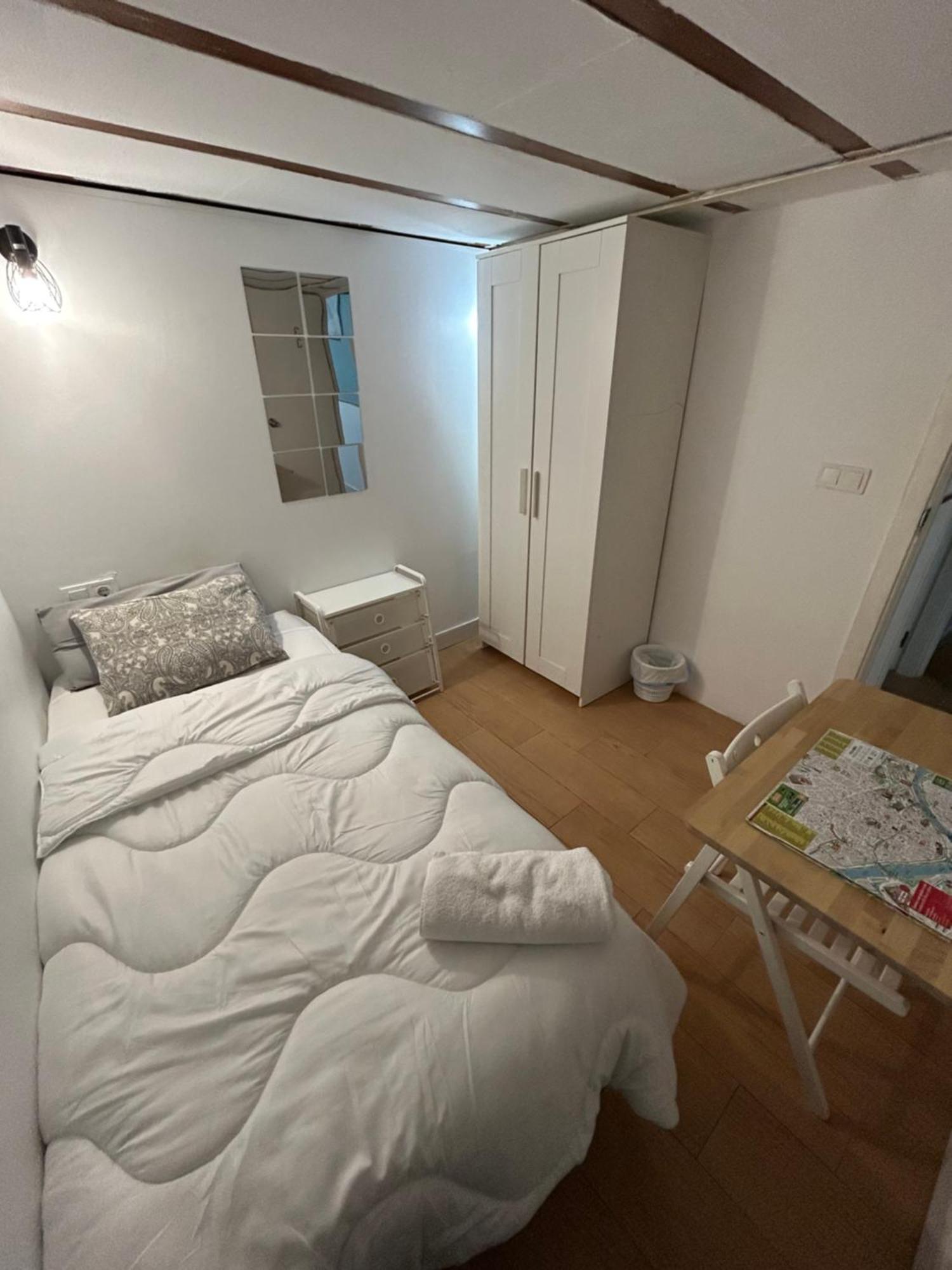 Airbhouse Private Rooms & Apartments เซบีญา ภายนอก รูปภาพ