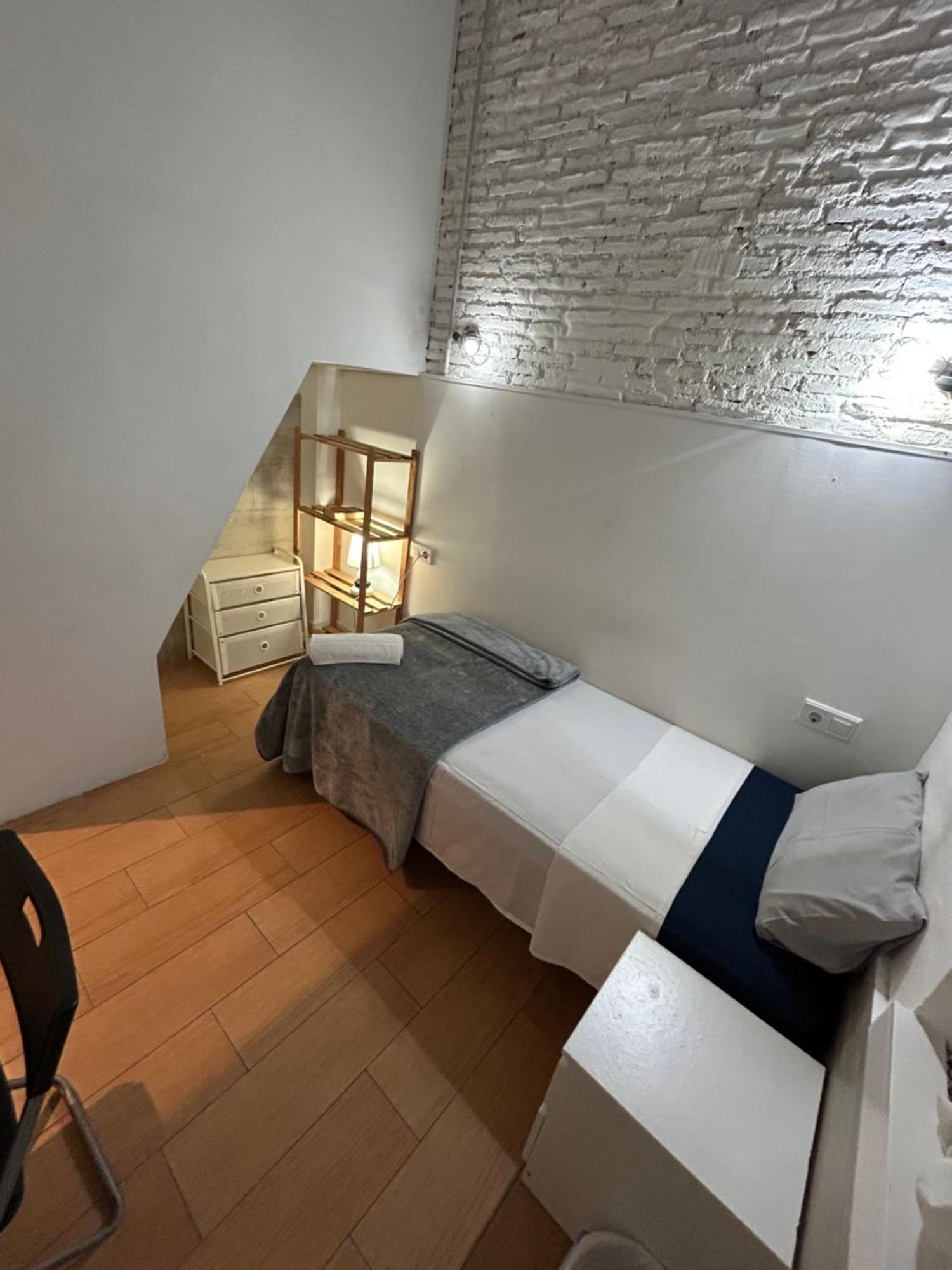 Airbhouse Private Rooms & Apartments เซบีญา ภายนอก รูปภาพ